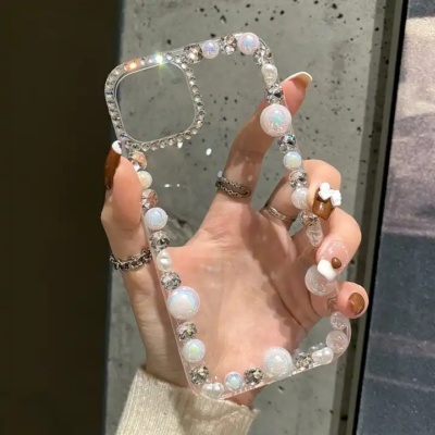 Transparent iPhone cover with a pearl design, adding a touch of elegance and sophistication while showcasing your device’s natural beauty.